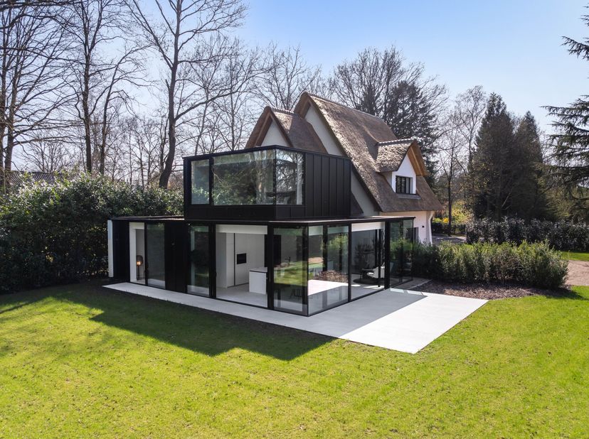 Uit de hand te koop!&lt;br /&gt;
&lt;br /&gt;
Deze prachtige villa in Schilde, gelegen in een rustige omgeving, biedt alle luxe en comfort die je maar kunt wensen